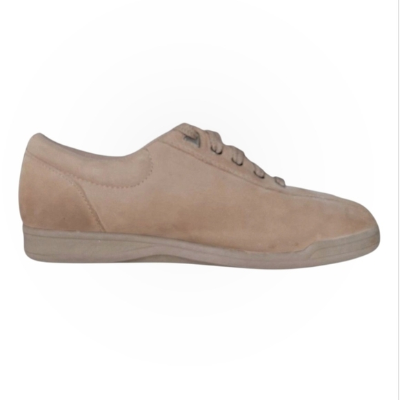 Cobbie Cuddlers Memo Tech Leather Sneakers Normcore Neutral Coastal Nurse 7 - Picture 4 of 9